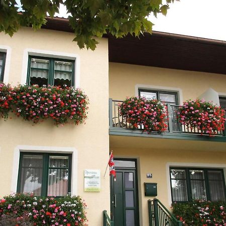Gastehaus Moser Bed & Breakfast Podersdorf am See Exterior photo