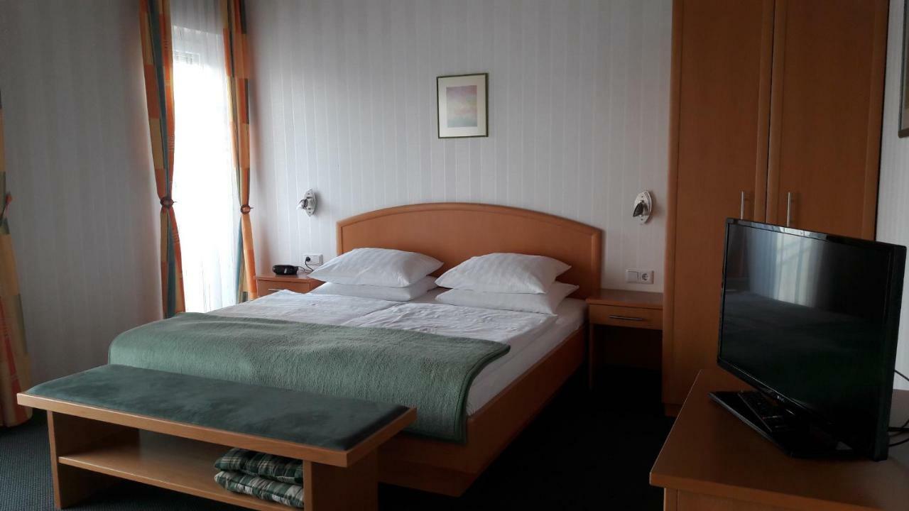 Gastehaus Moser Bed & Breakfast Podersdorf am See Exterior photo