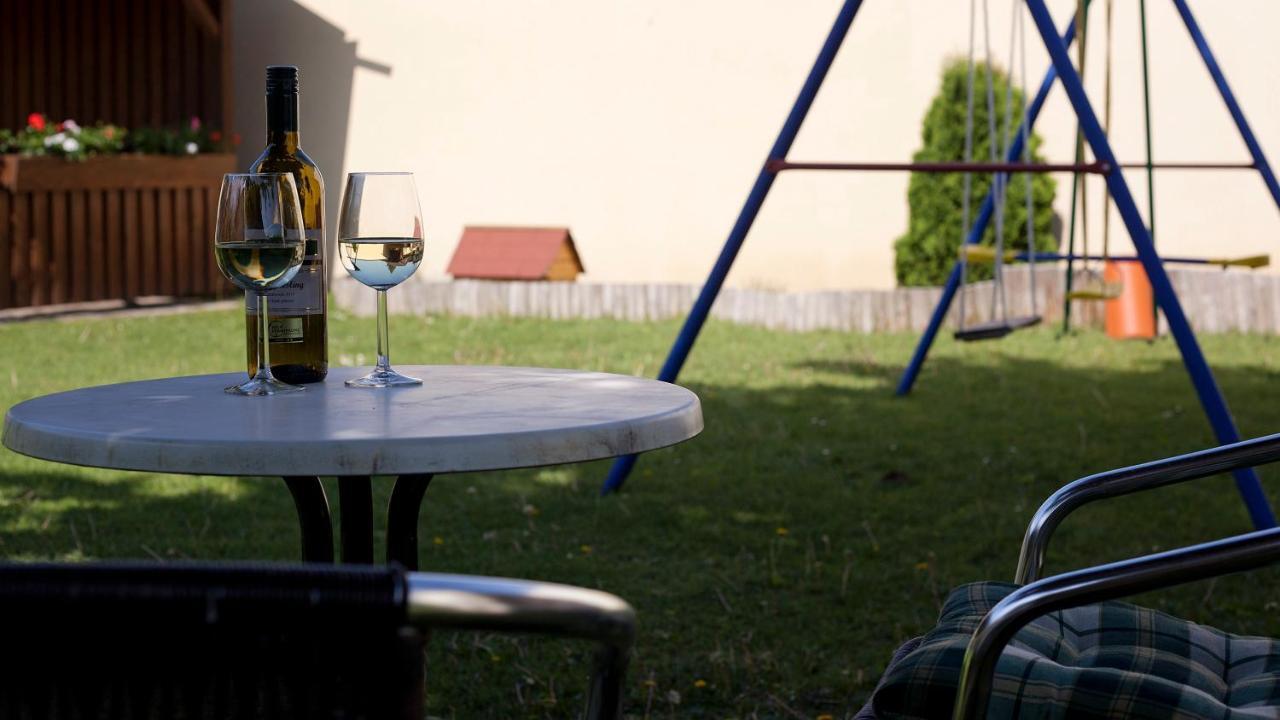 Gastehaus Moser Bed & Breakfast Podersdorf am See Exterior photo