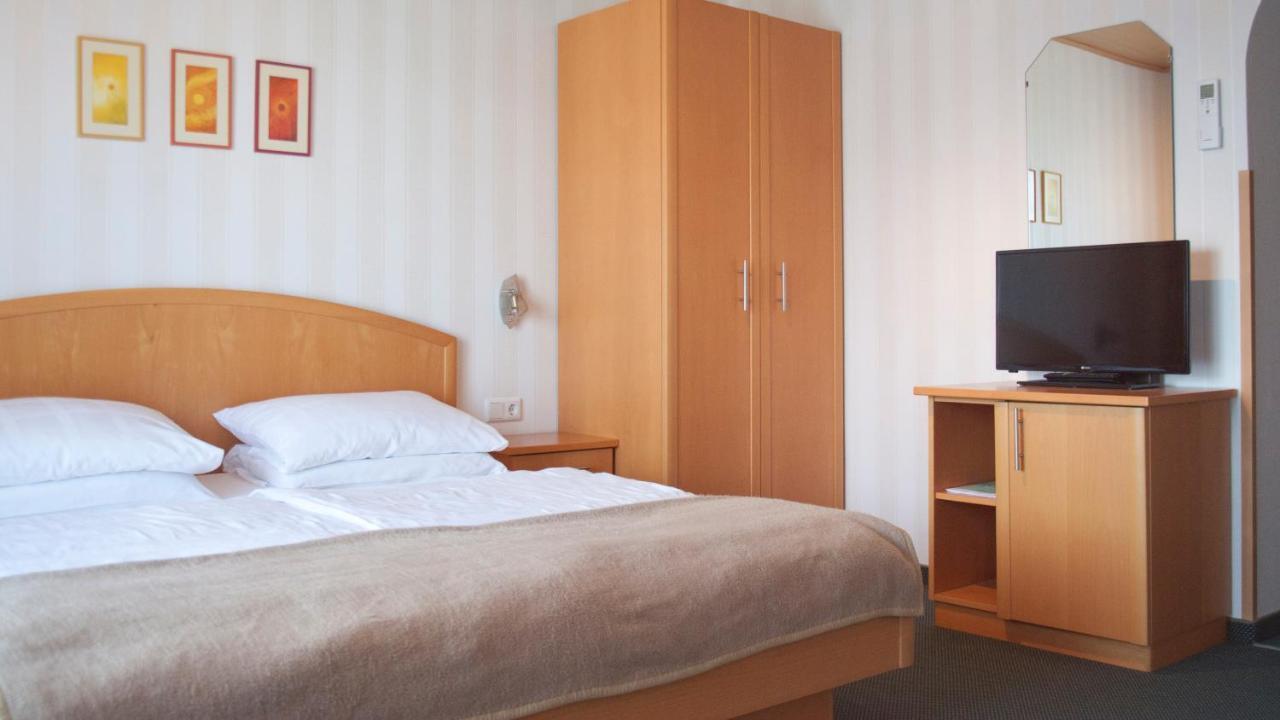 Gastehaus Moser Bed & Breakfast Podersdorf am See Exterior photo