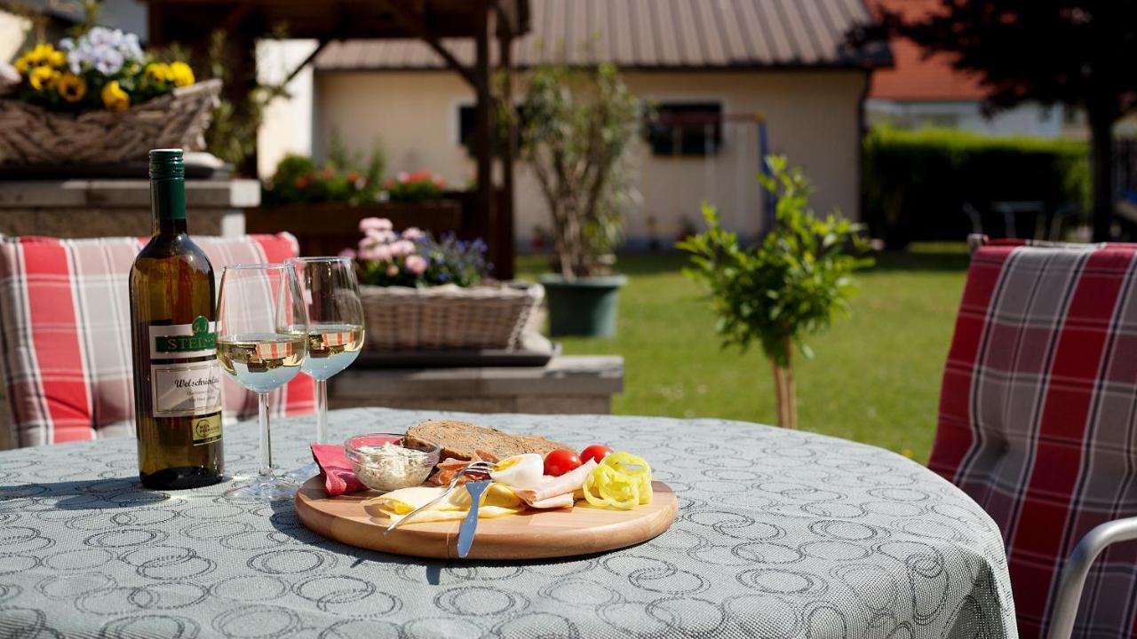 Gastehaus Moser Bed & Breakfast Podersdorf am See Exterior photo